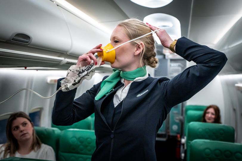 Let jij op tijdens de veiligheidsinstructies in het vliegtuig? 'Chaos bij het evacueren'