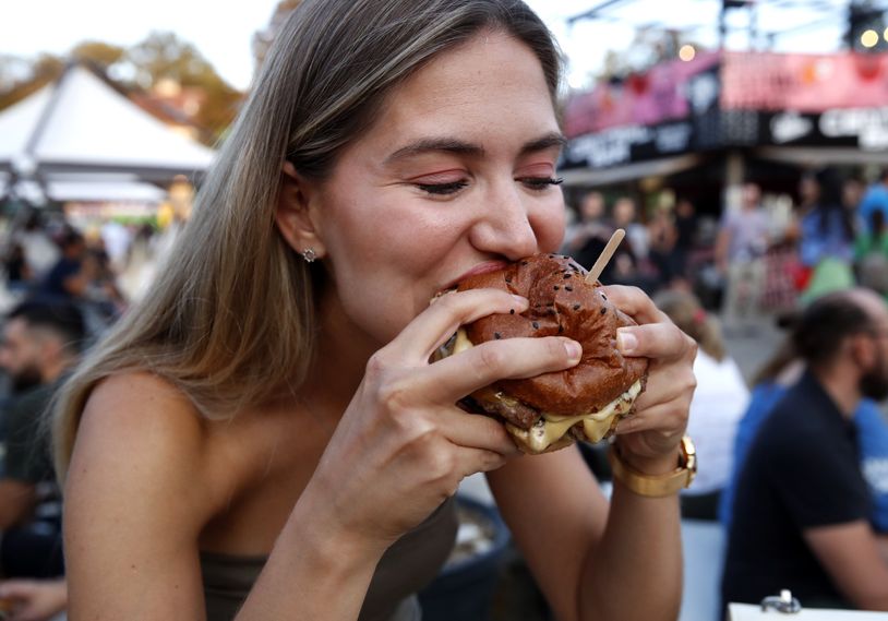 Pluimfeestburger, kipstuckjes, roockworst: hoe deze namen jou verleiden om een vleesvervanger te kopen